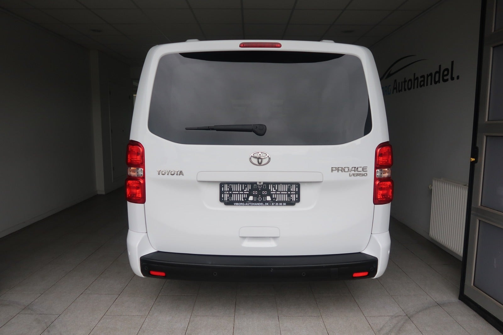 Hvid Toyota Proace Verso fra 2022
