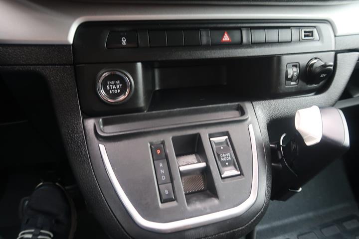 Hvid Toyota Proace Verso fra 2022