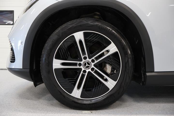 Sølv Mercedes EQE350+ fra 2023