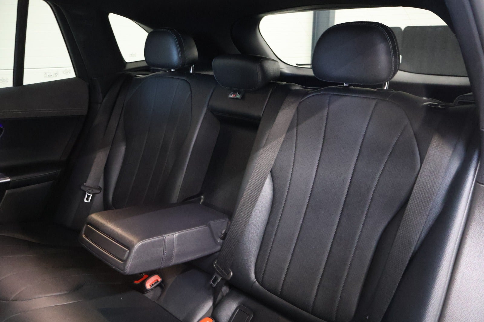 Sølv Mercedes EQE350+ fra 2023