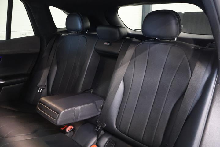 Sølv Mercedes EQE350+ fra 2023