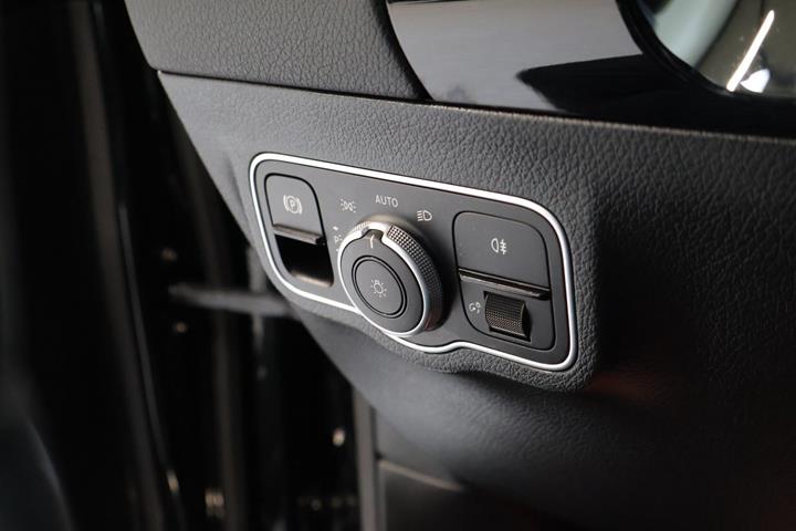 Sort Mercedes EQA250 fra 2023