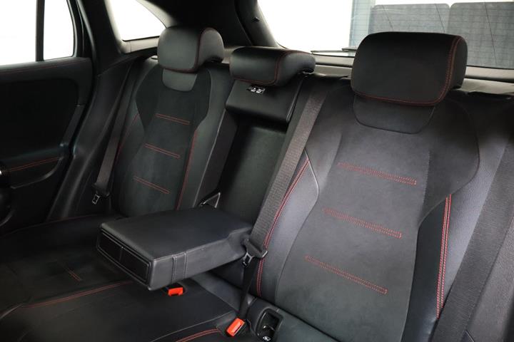 Sort Mercedes EQA250+ fra 2023