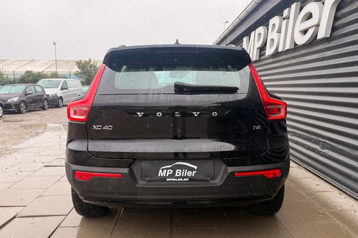 Sort Volvo XC40 fra 2022