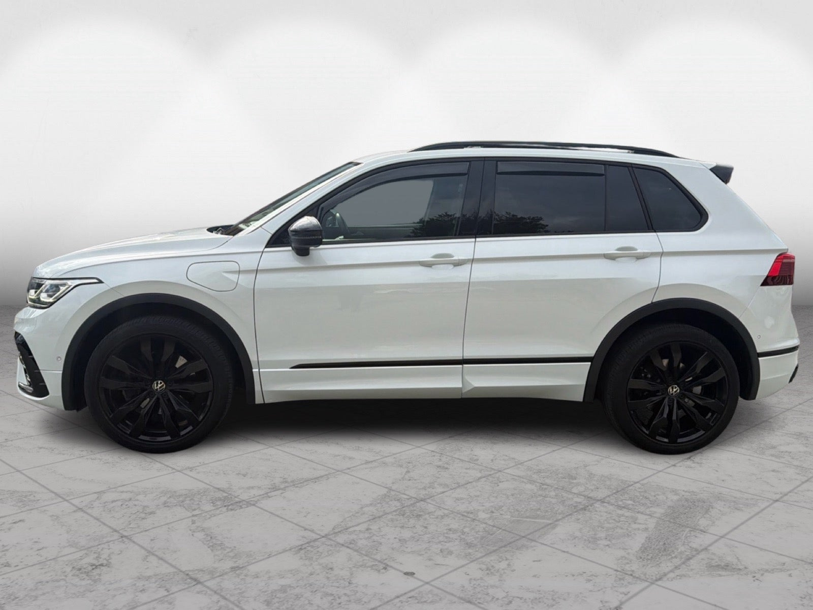 Hvid VW Tiguan fra 2021