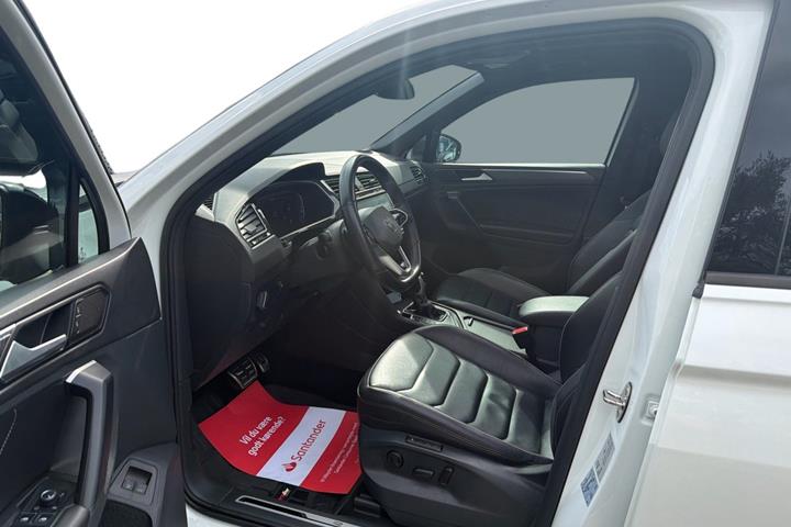 Hvid VW Tiguan fra 2021