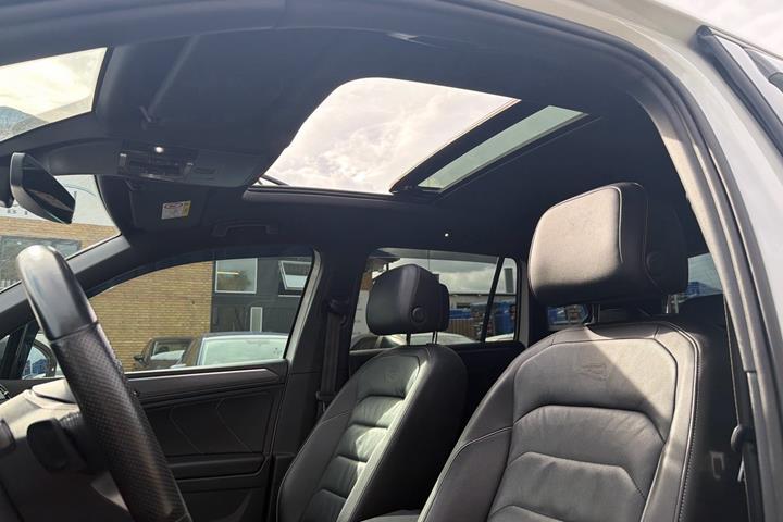 Hvid VW Tiguan fra 2021