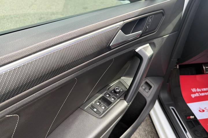 Hvid VW Tiguan fra 2021