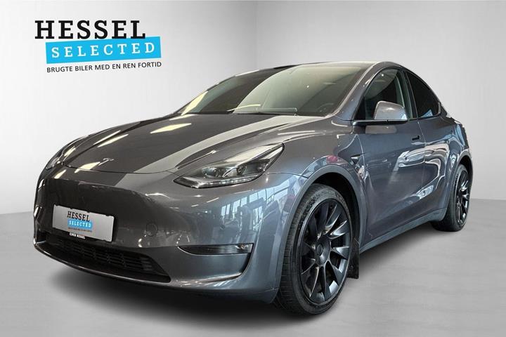 Grå Tesla Model Y fra 2021 set udefra