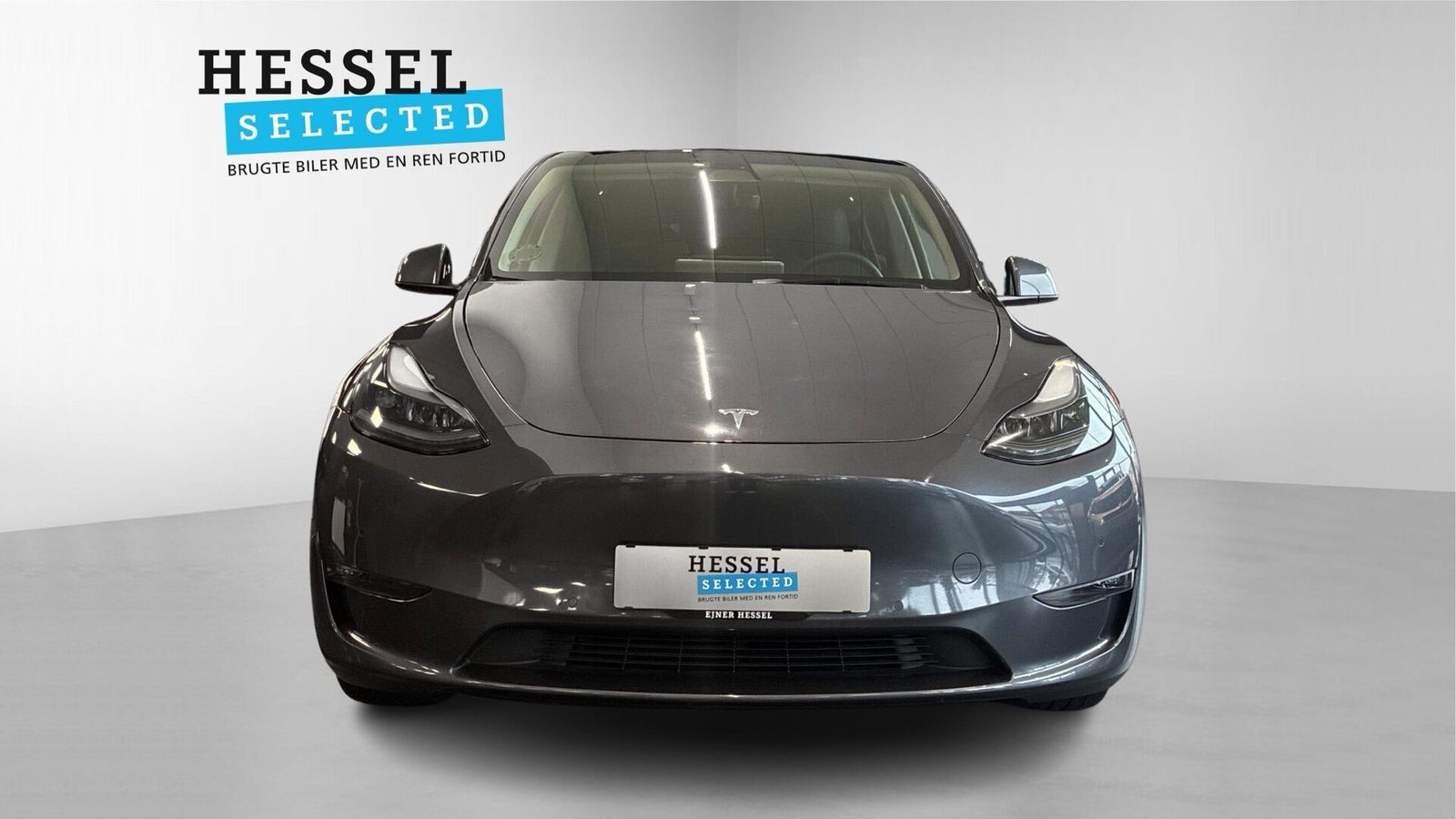 Grå Tesla Model Y fra 2021