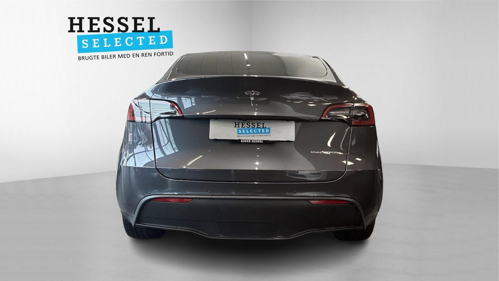 Grå Tesla Model Y fra 2021