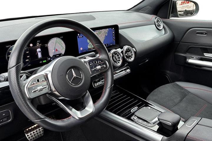 Grå Mercedes EQA250+ fra 2023