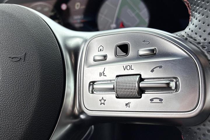 Grå Mercedes EQA250+ fra 2023
