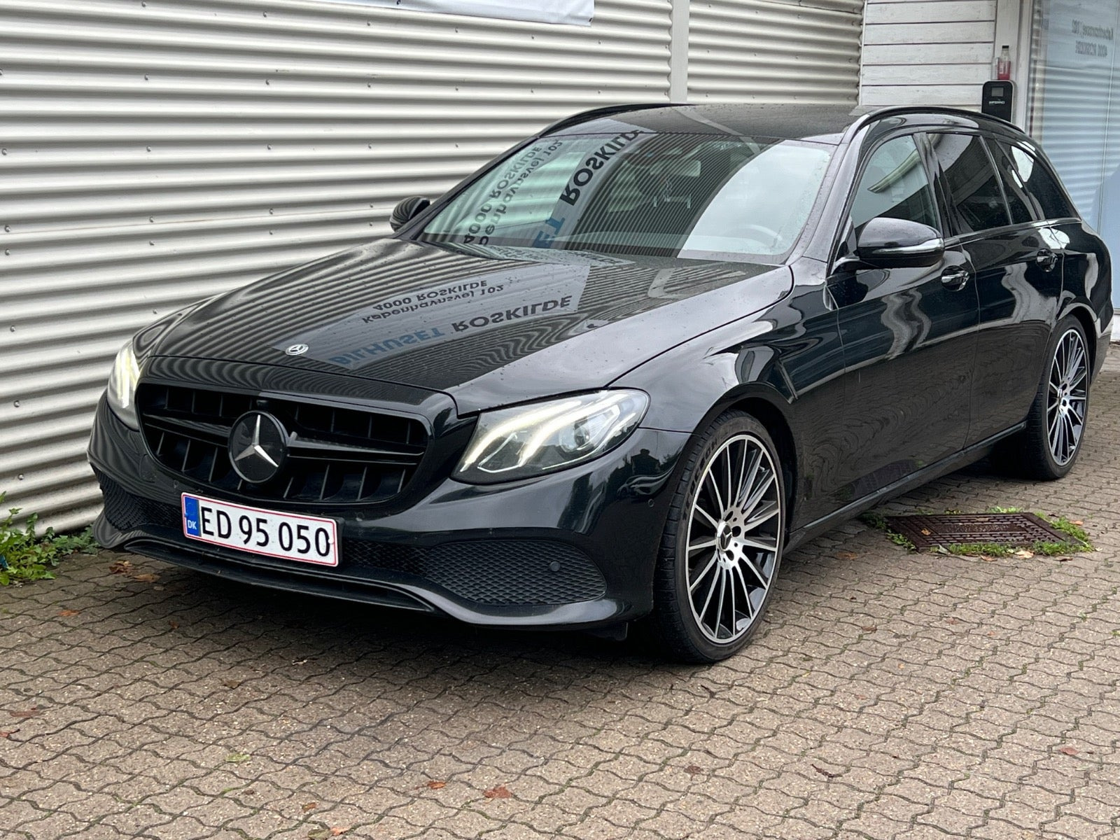 Sort Mercedes E220 d fra 2017