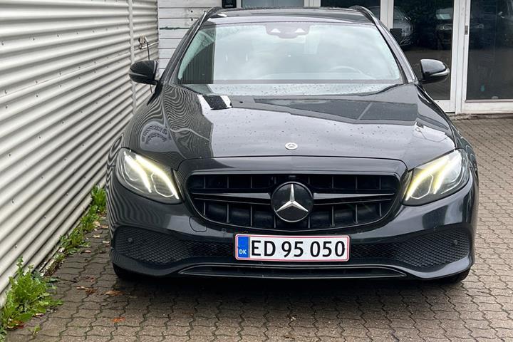 Sort Mercedes E220 d fra 2017
