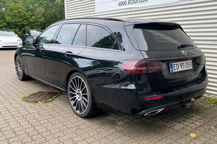 Sort Mercedes E220 d fra 2017