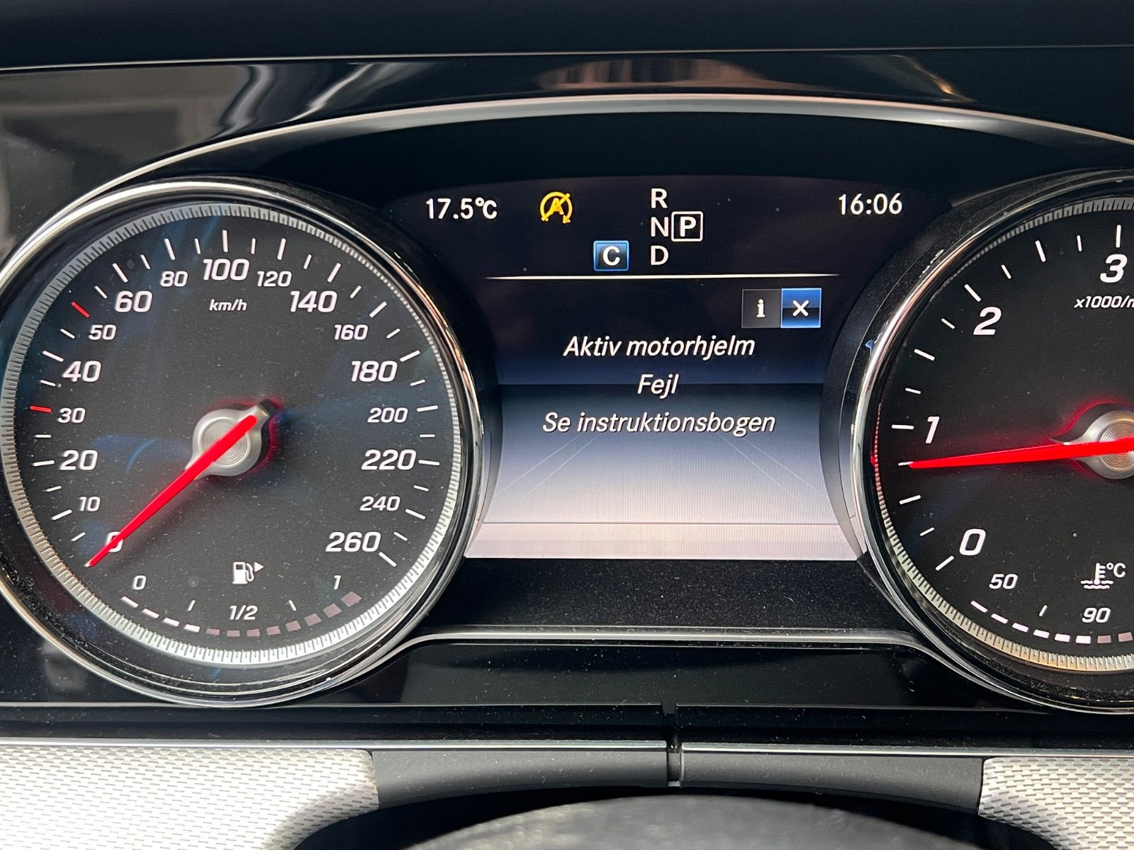 Sort Mercedes E220 d fra 2017