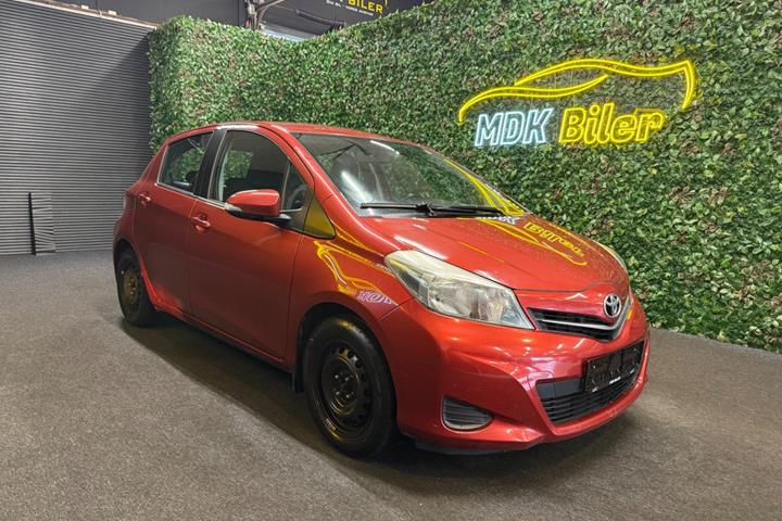 undefined Toyota Yaris fra 2011 set udefra