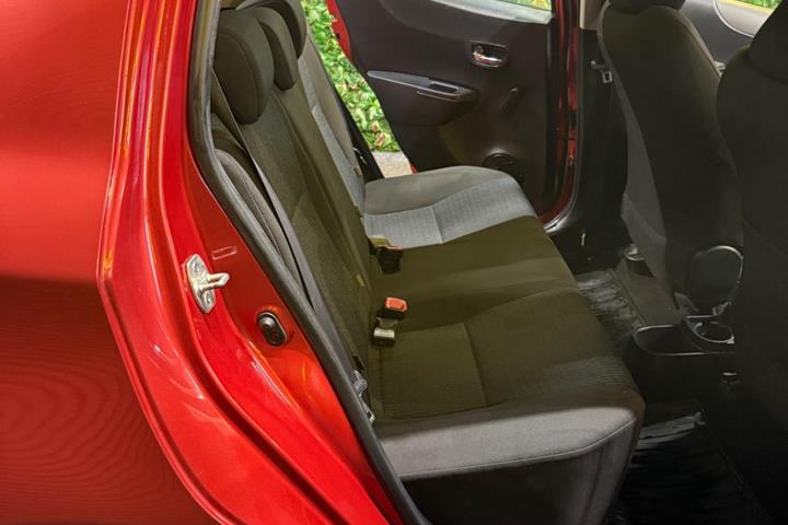undefined Toyota Yaris fra 2011
