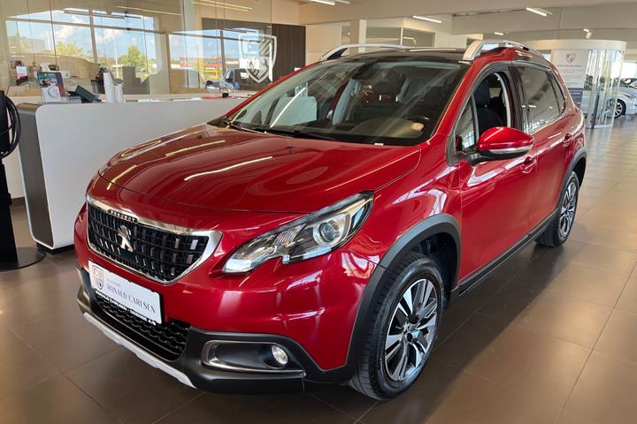 Rød Peugeot 2008 fra 2018
