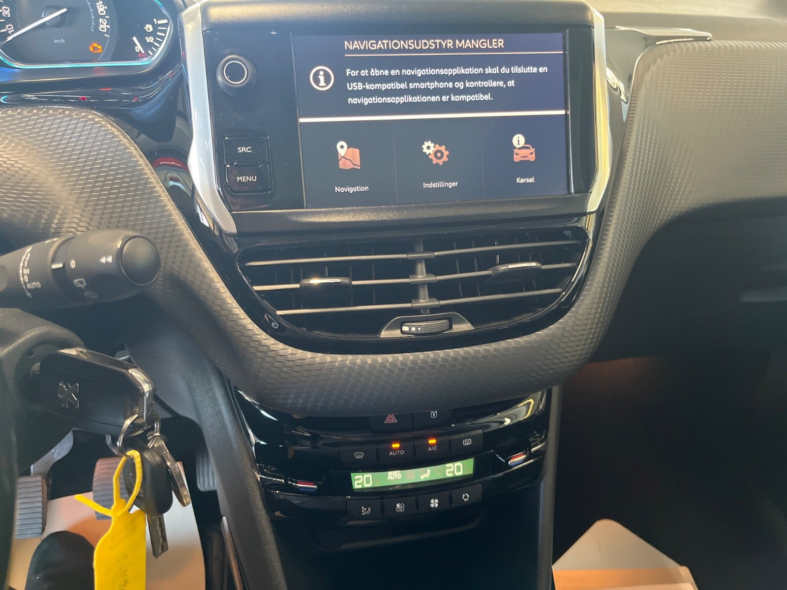 Rød Peugeot 2008 fra 2018