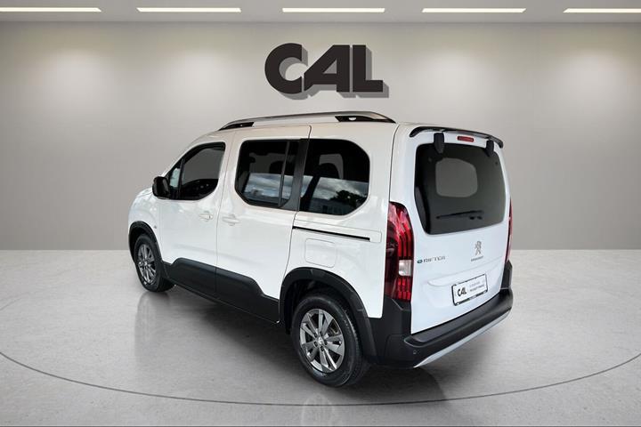 Hvid Peugeot e-Rifter fra 2022