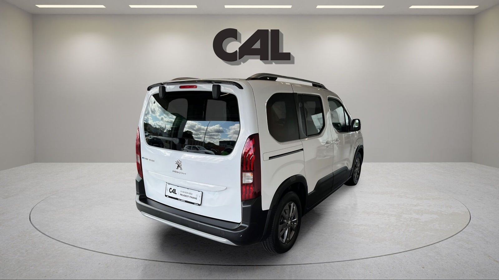Hvid Peugeot e-Rifter fra 2022