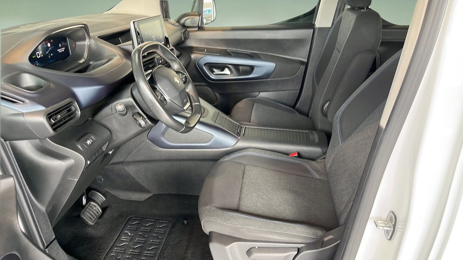 Hvid Peugeot e-Rifter fra 2022