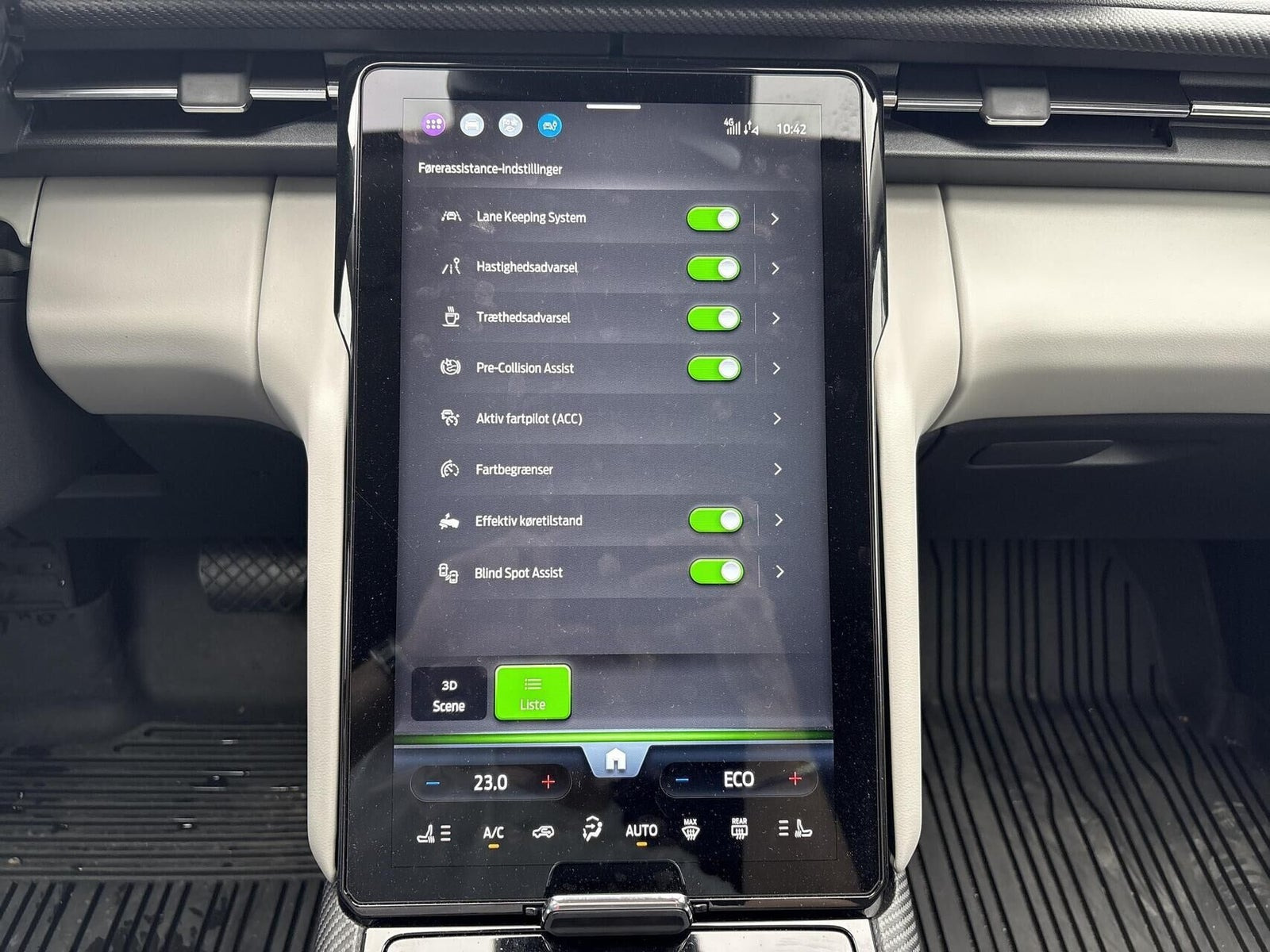 Hvid Ford Explorer fra 2025
