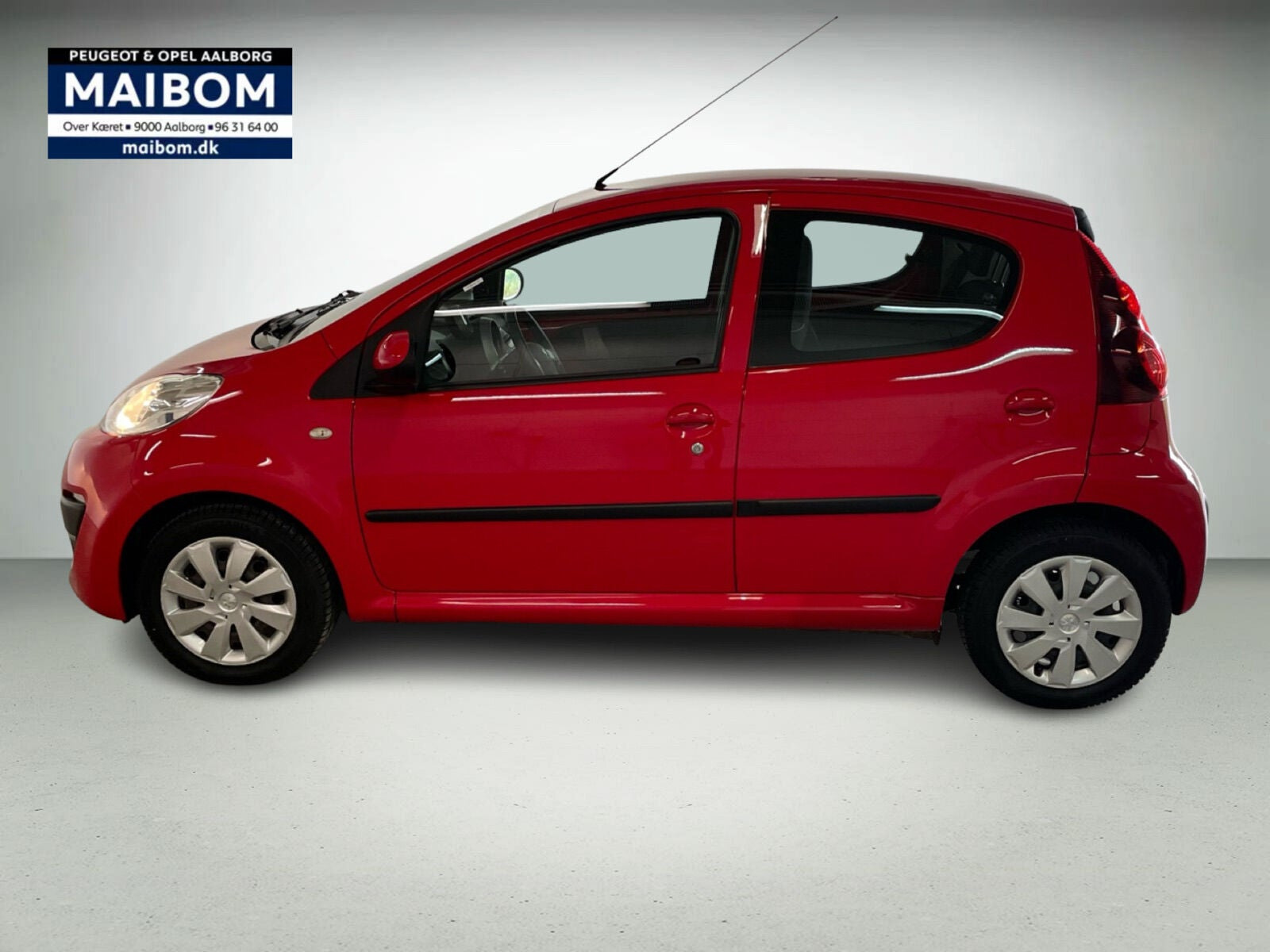 Rød Peugeot 107 fra 2012