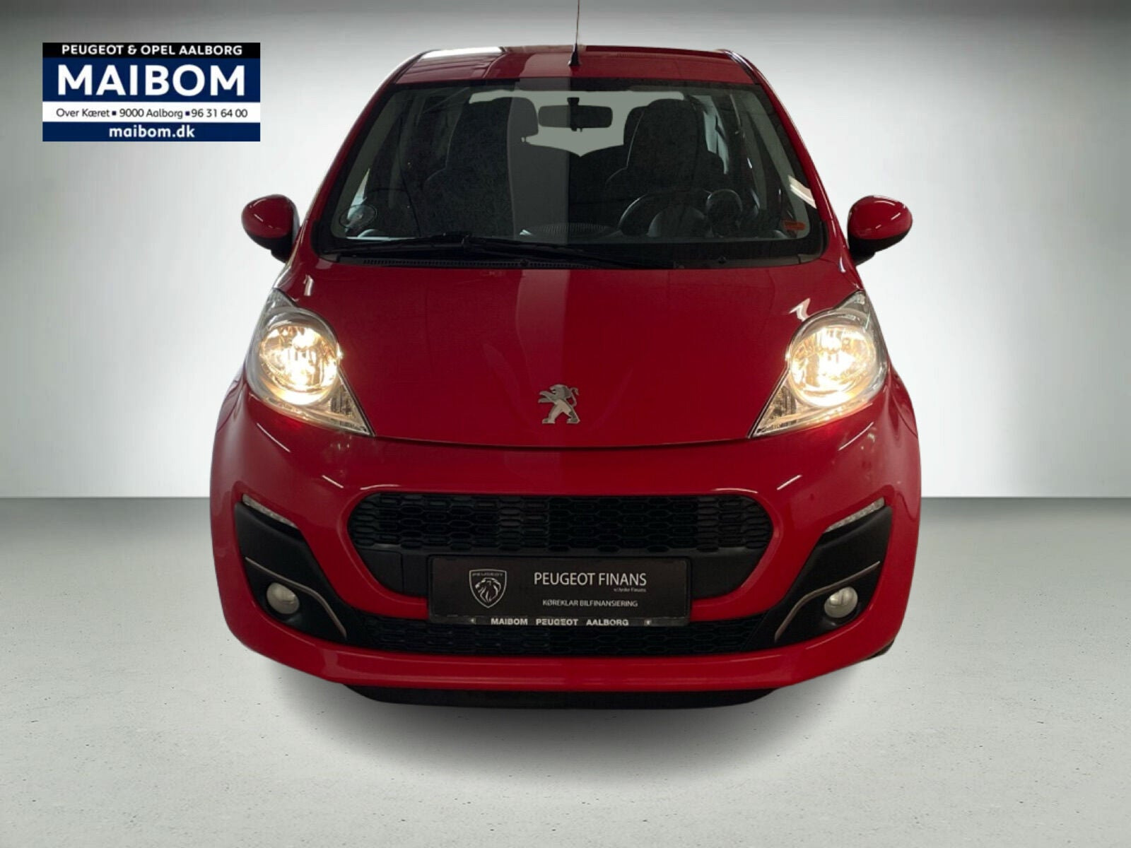 Rød Peugeot 107 fra 2012