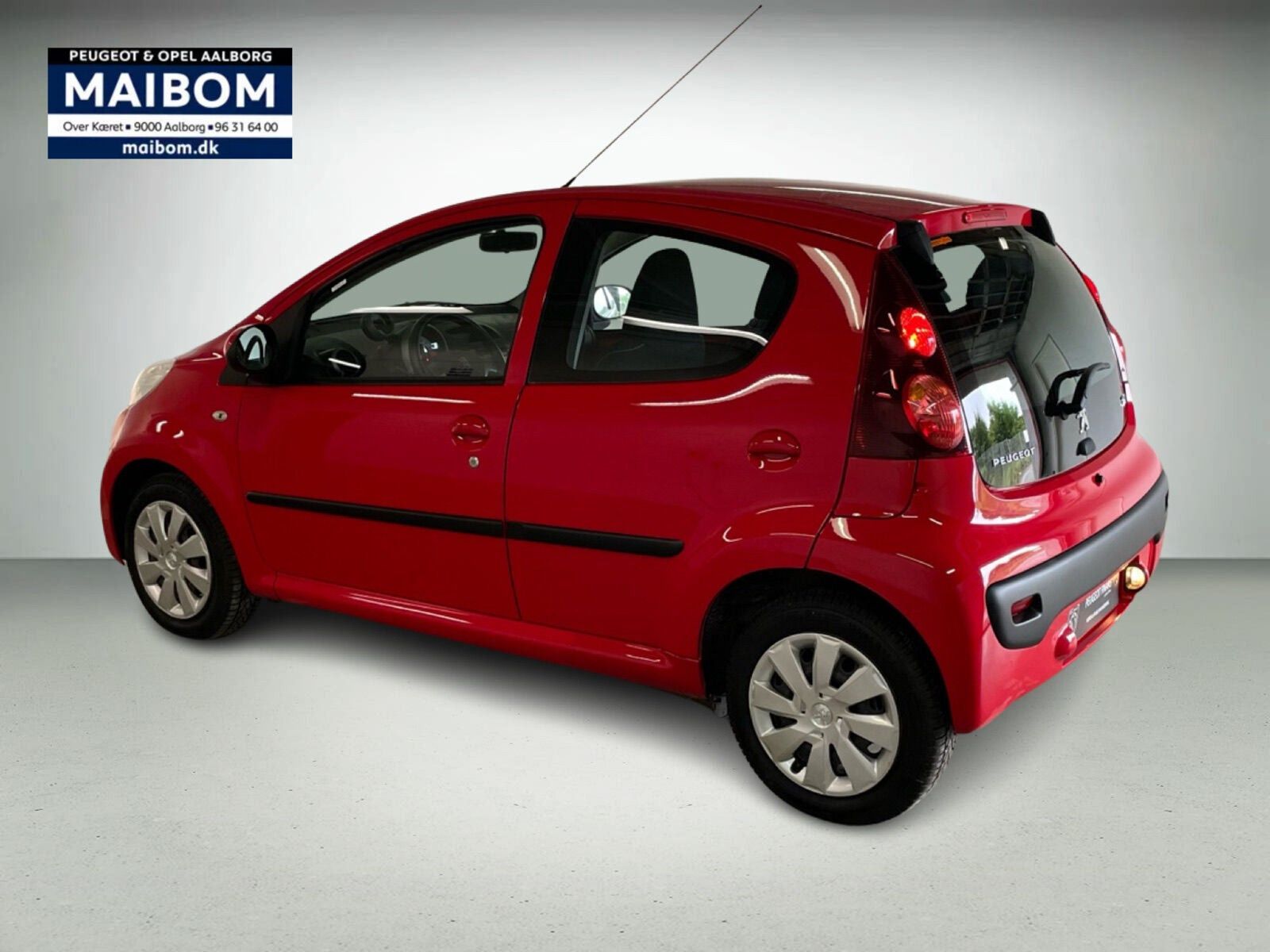 Rød Peugeot 107 fra 2012