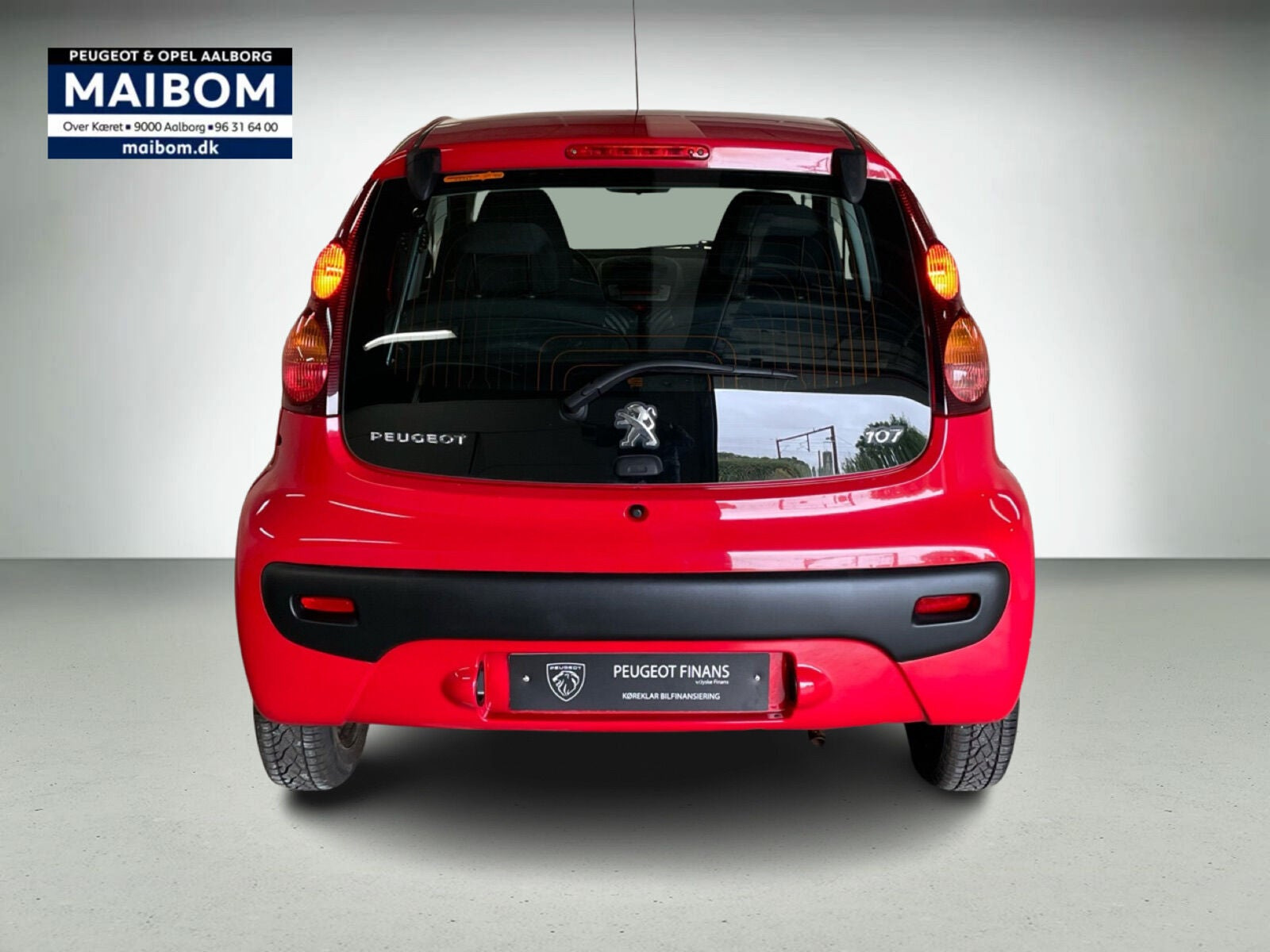 Rød Peugeot 107 fra 2012