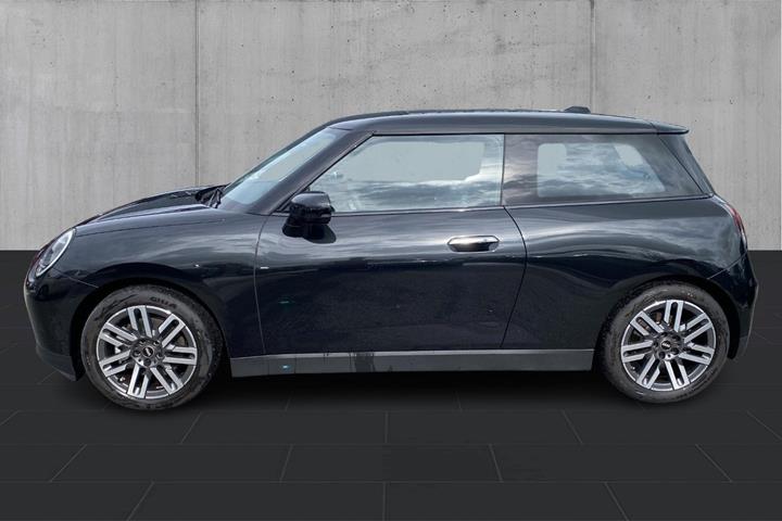 Sort Mini Cooper E fra 2024