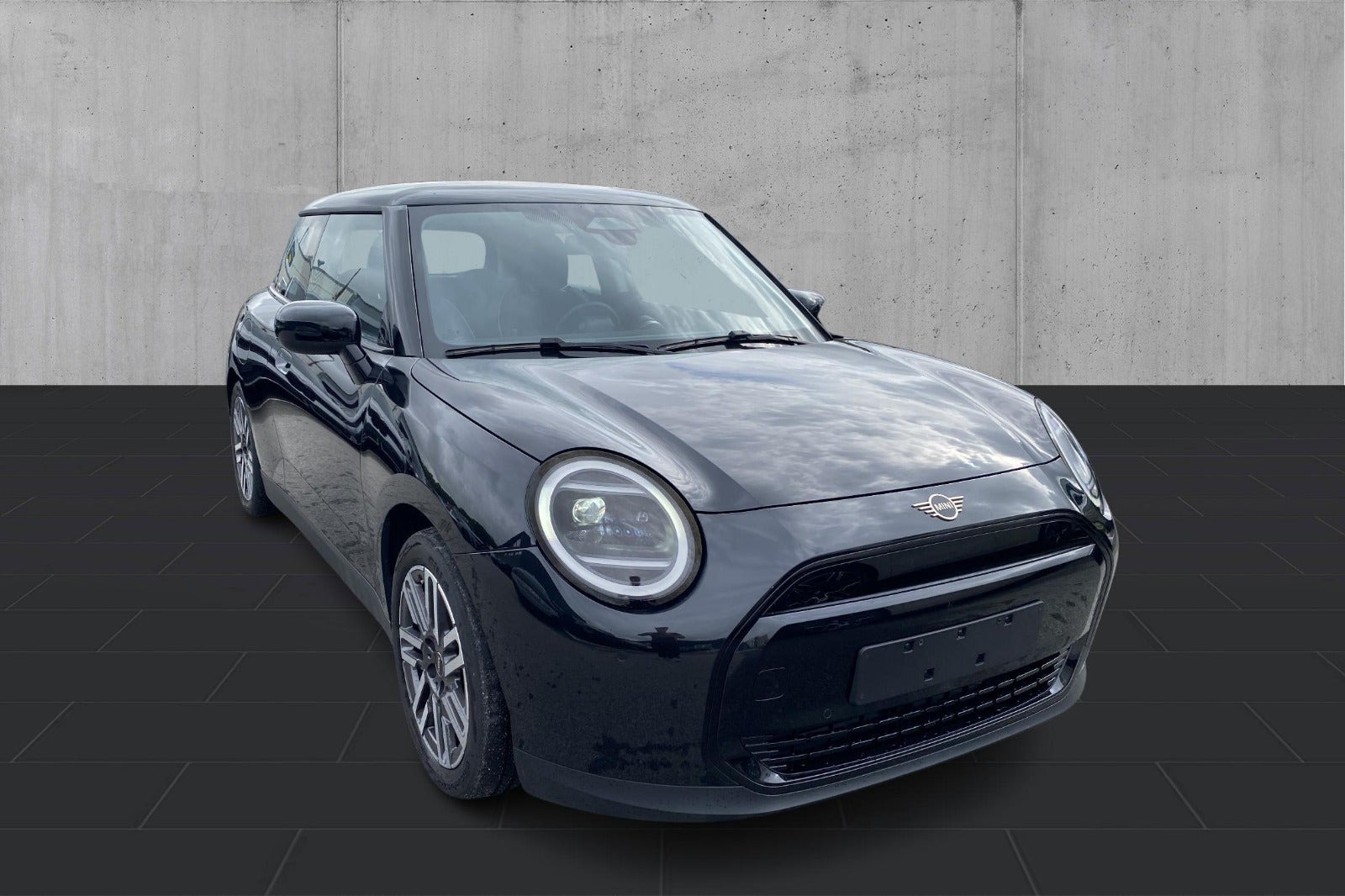 Sort Mini Cooper E fra 2024