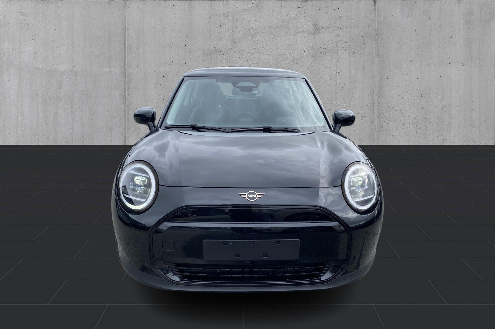 Sort Mini Cooper E fra 2024
