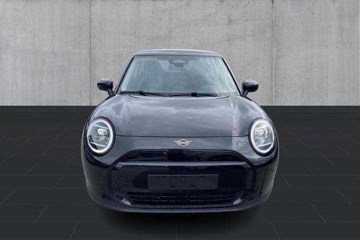 Sort Mini Cooper E fra 2024
