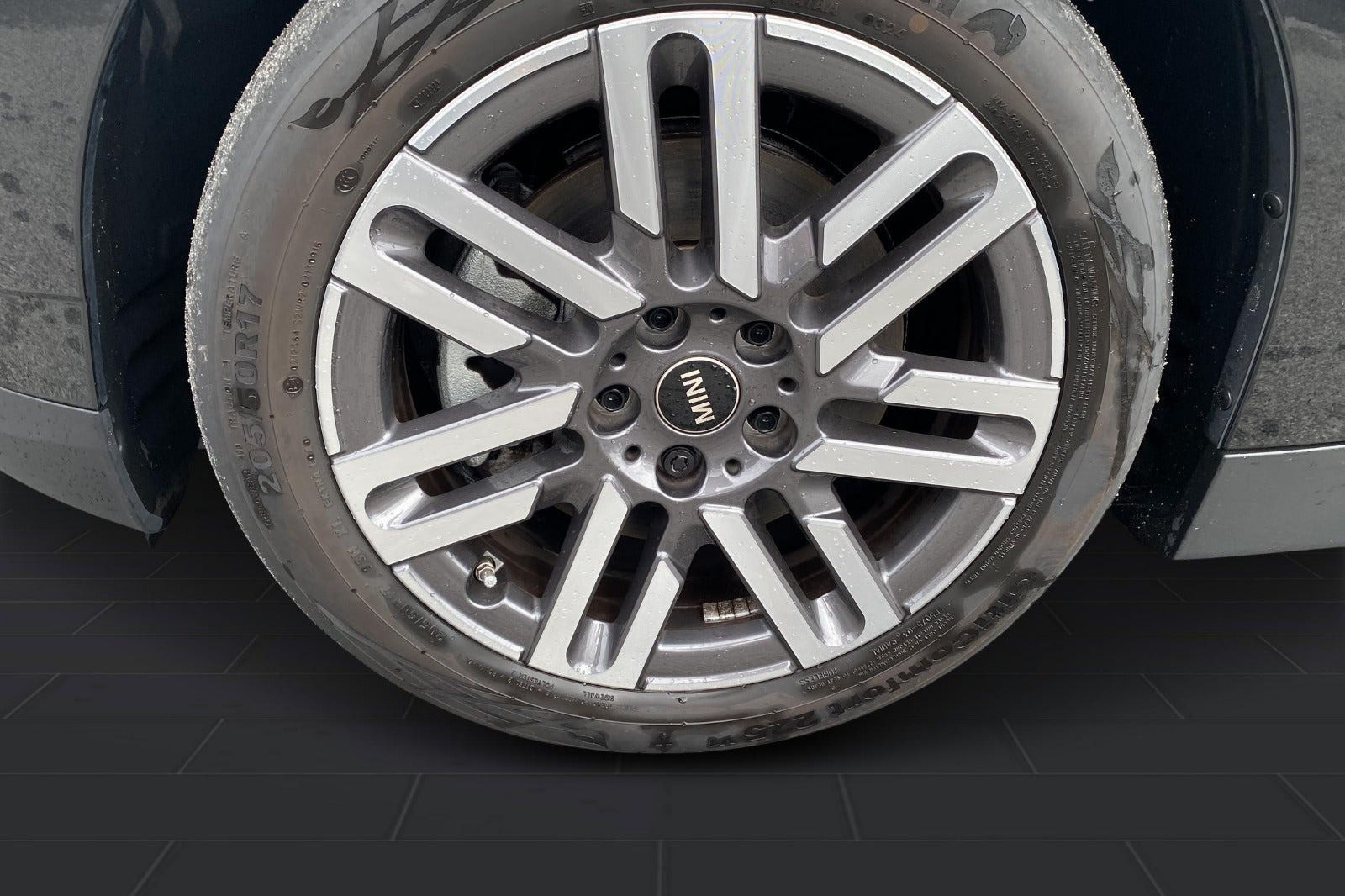 Sort Mini Cooper E fra 2024