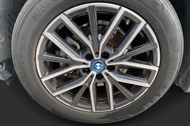 Grøn BMW iX1 fra 2025