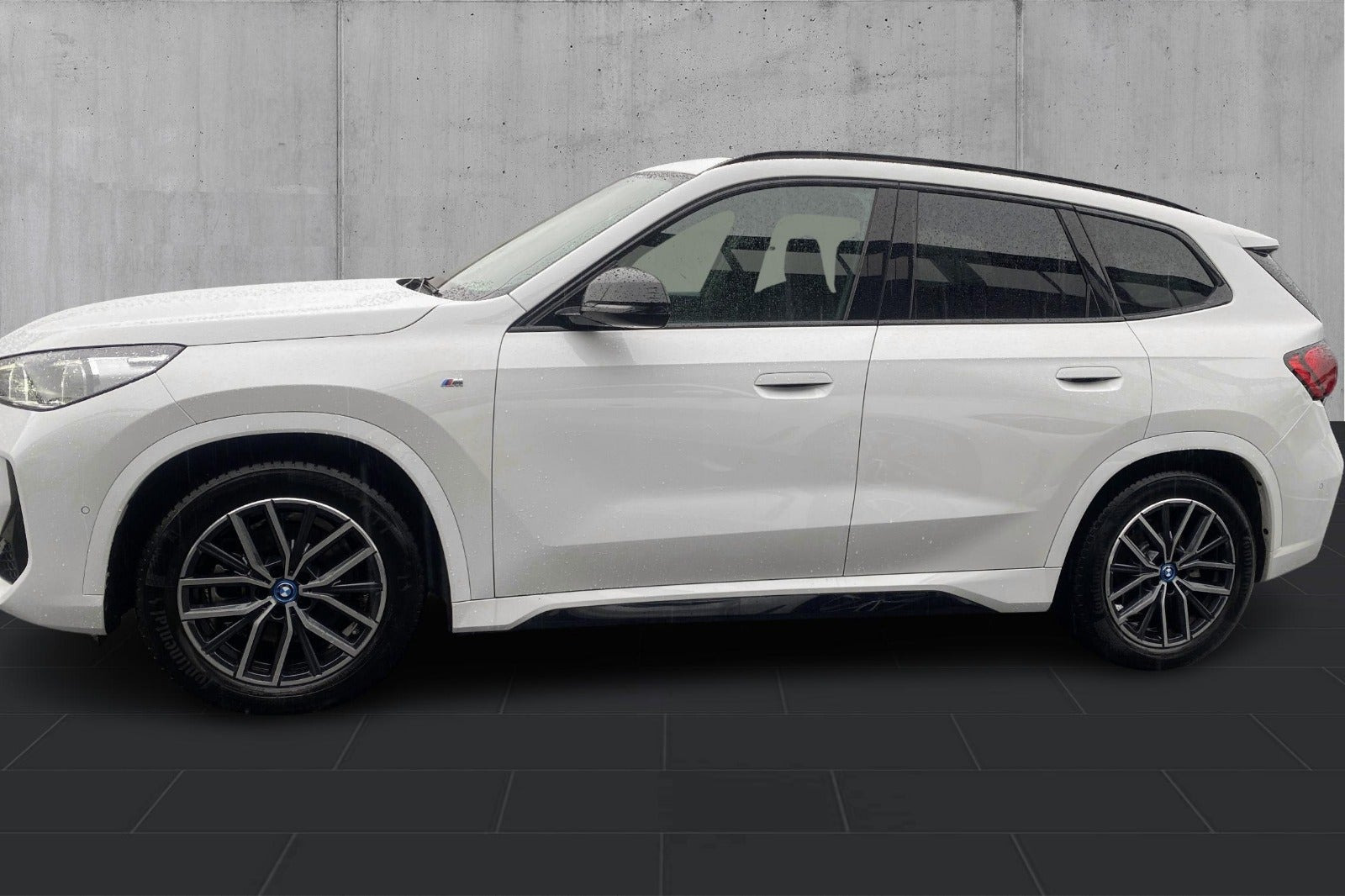 Hvid BMW iX1 fra 2024