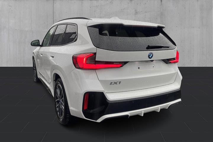 Hvid BMW iX1 fra 2024