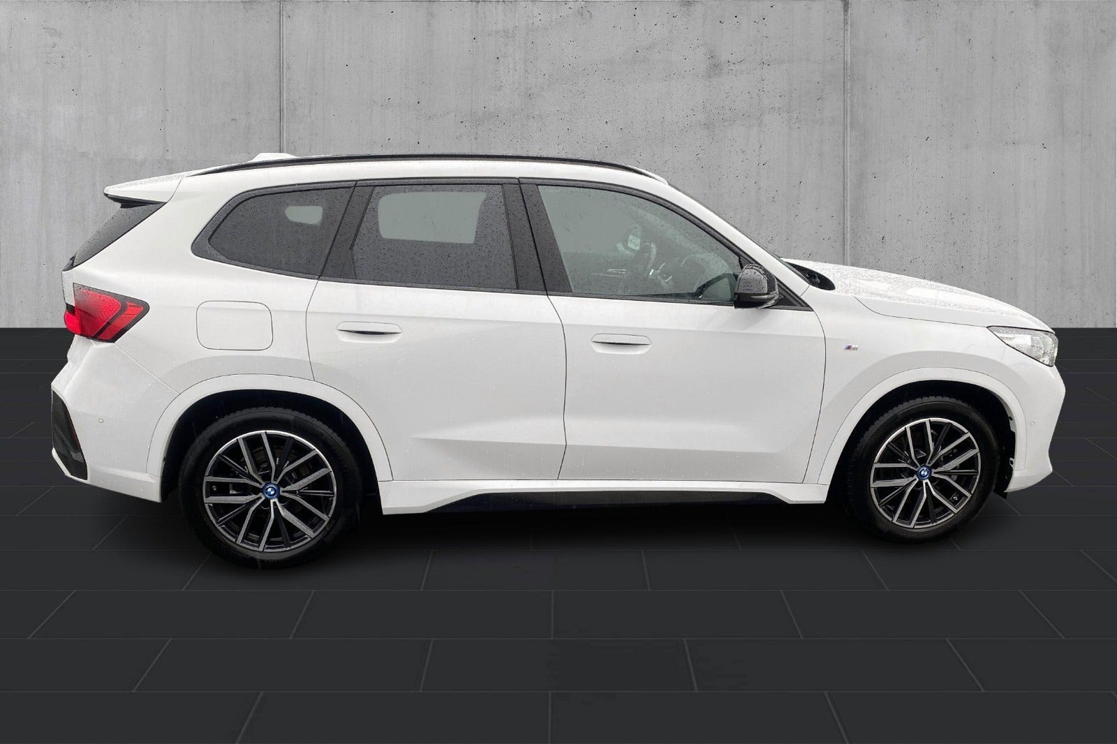 Hvid BMW iX1 fra 2024