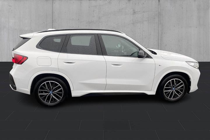 Hvid BMW iX1 fra 2024