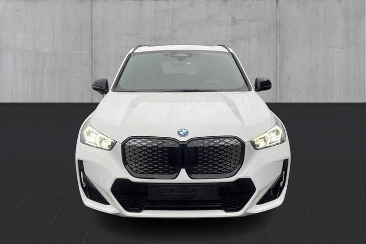 Hvid BMW iX1 fra 2024