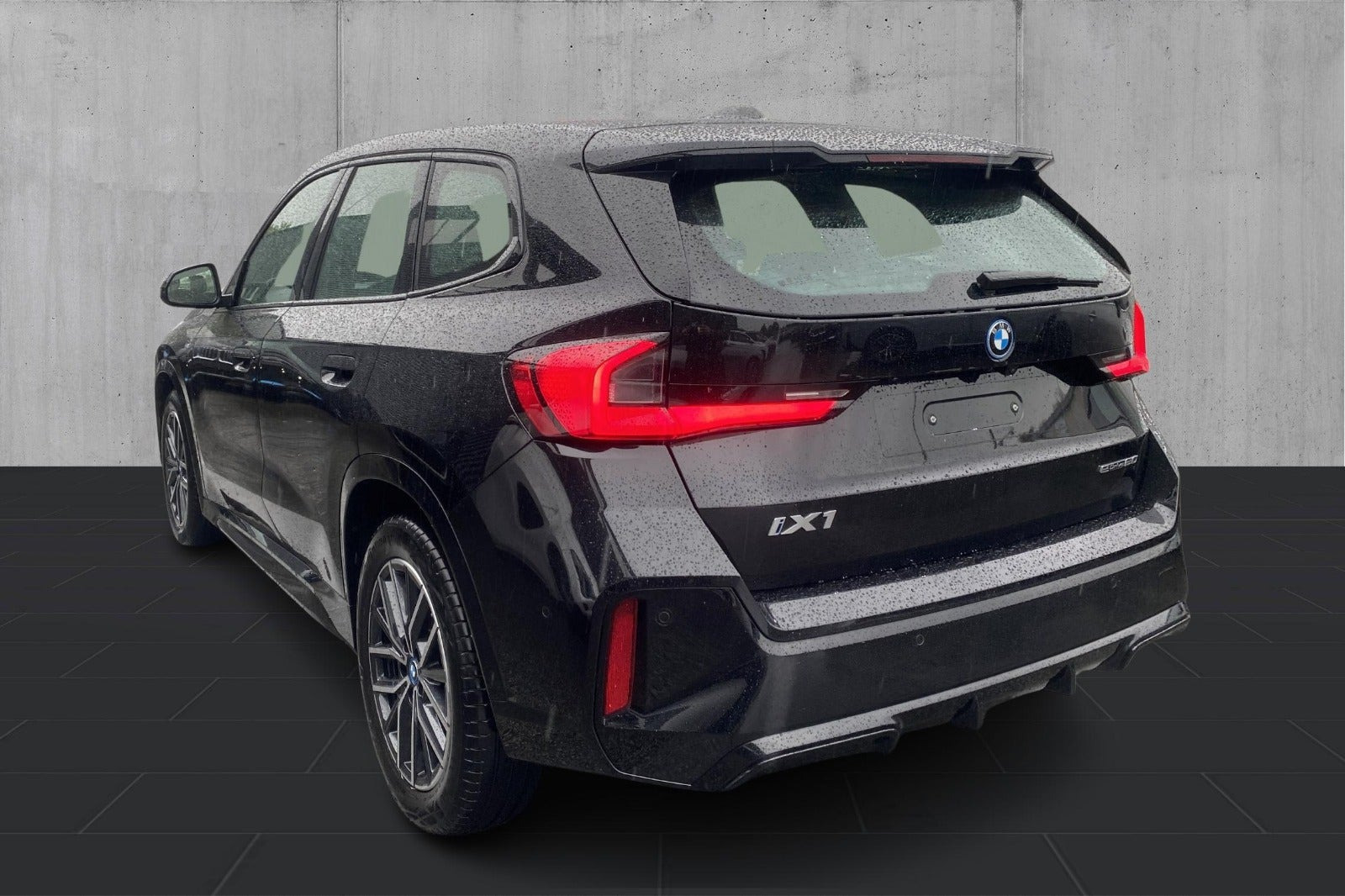 Sort BMW iX1 fra 2024