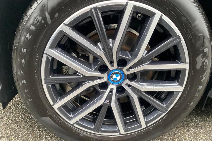 Sort BMW iX1 fra 2024