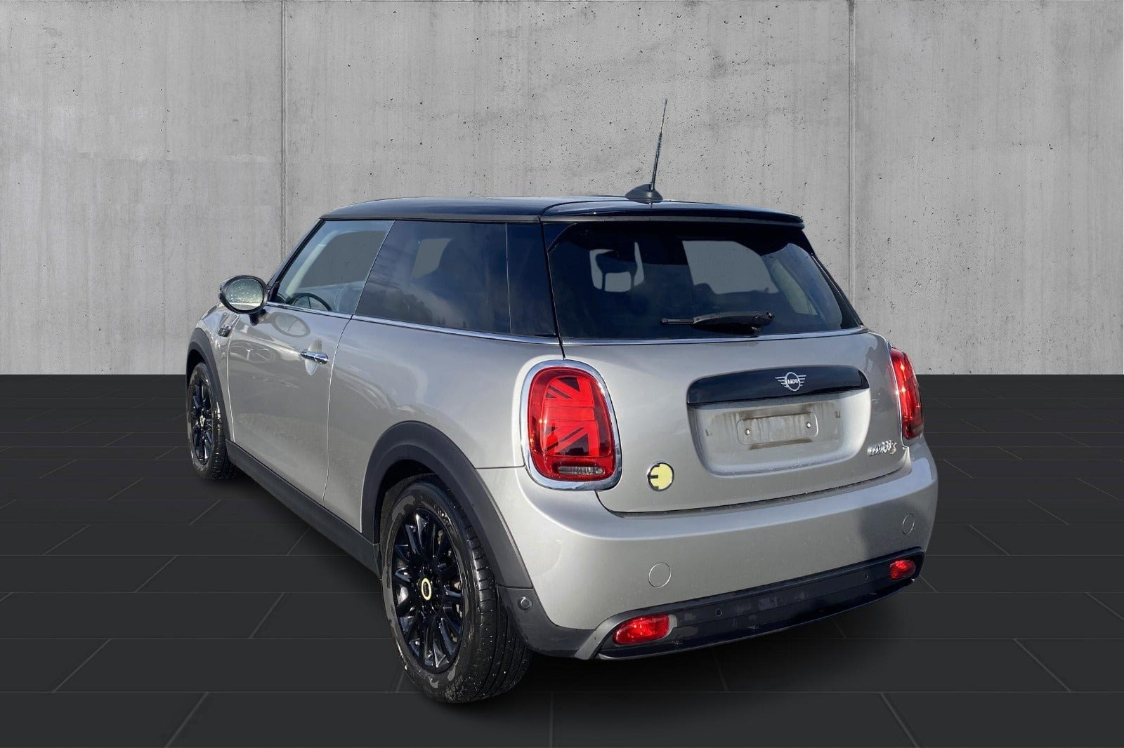 Sølv Mini Cooper SE fra 2023
