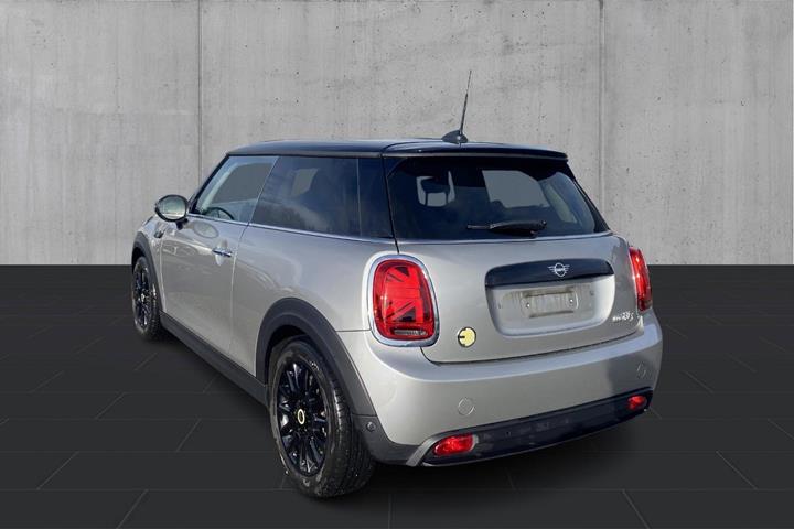 Sølv Mini Cooper SE fra 2023
