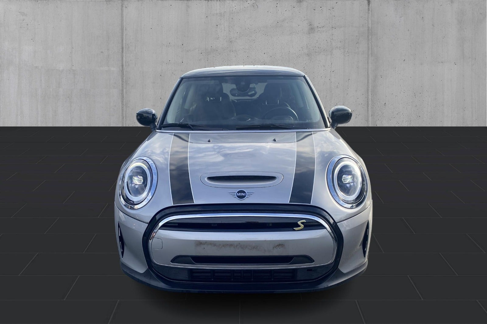 Sølv Mini Cooper SE fra 2023