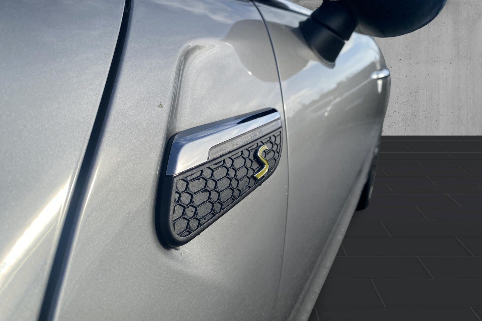 Sølv Mini Cooper SE fra 2023